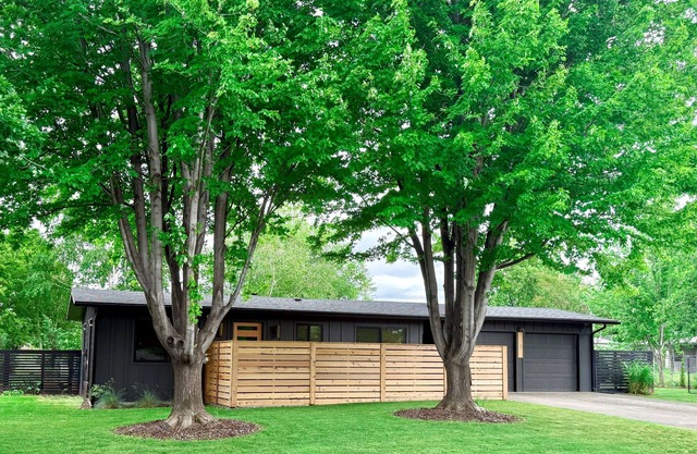 Modern on the Rocks (with Outdoor Shower!) - In the Heart of Wine Country