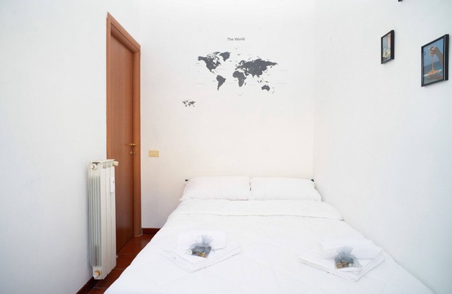 Modern One-Bedroom Apartment for 2, Just 10 Minutes from the Colosseum