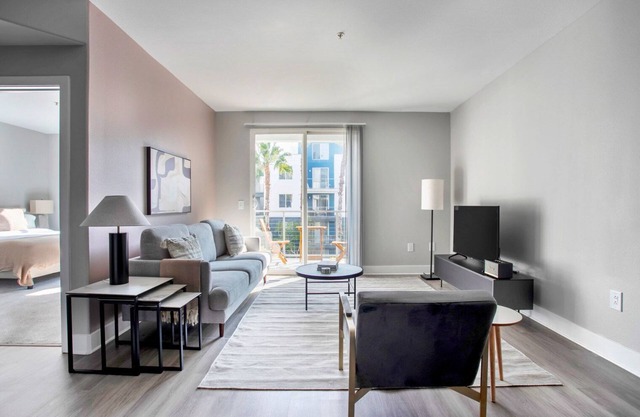 Modern Playa Vista 2BR w/Pool, Gym & W/D, nr 405, by Blueground