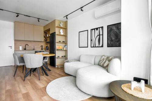 Modern & Quiet 1BR Near Center by Flat Mаnager