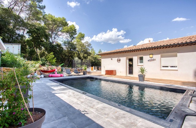 Modern, quiet villa with superb black pearl pool