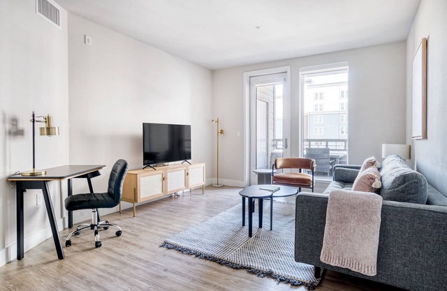 Modern Redwood City 2BR w/Gym, Parking, walk to Caltrain, by Blueground