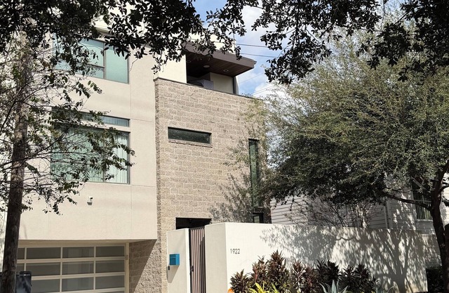 Modern River Oaks Luxury Home w/Pool, Gym & Designer Interiors – Near NRG