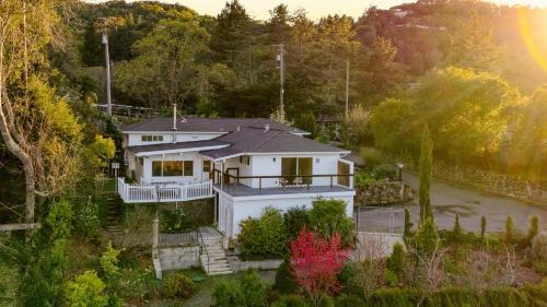 Modern Sonoma Stay w Spacious Deck Views Prime Location Bennett
