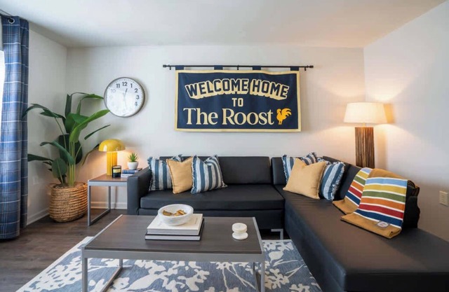 Modern Space Great For Extended Stays! Pool & Gym