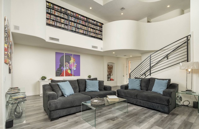 Modern Spacious 2 Master Bedroom Cal King with Loft & Pool Sleeps 6