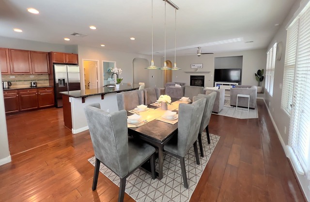 Modern & Spacious Single Story Home - Open Floor Plan!