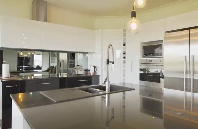 Modern & Spacious Upper Level Apartment with views
