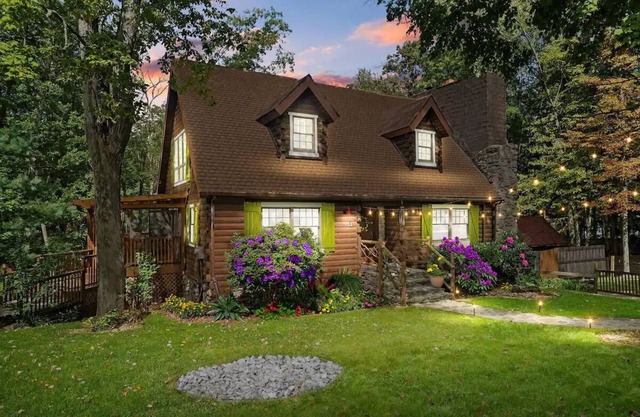 Modern Storybook Cottage near Poconos, 1.5 Acre Beautiful Mountainside Property!