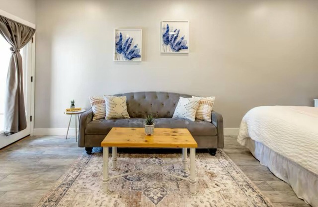 Modern Studio - 10min walk to the Famous Fountain