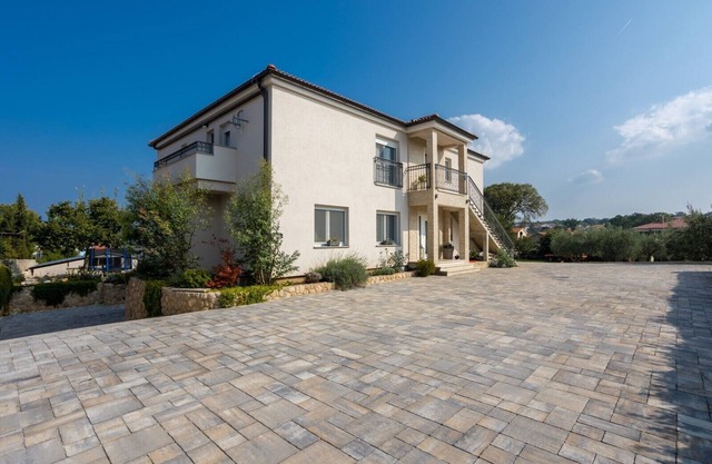 Modern Studio apartment with WiFi, AC and secure paking in Vantačići