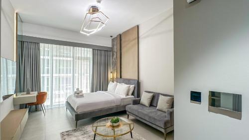 Modern Studio in JVC, Rooftop Pool & Gym Access - 10AB08