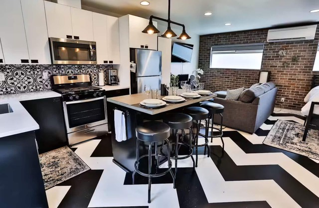 Modern Studio in Terrific Portland with AC, WiFi