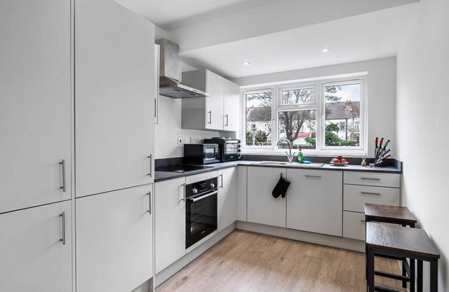 Modern Studio Rooms in Wembley 3 DUP