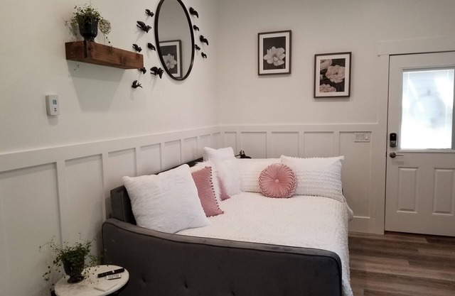 Modern Studio with Washer & Dryer