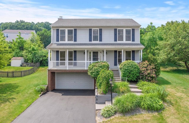 Modern & Stylish 5 Bdr Home in Cranberry/Pittsburg