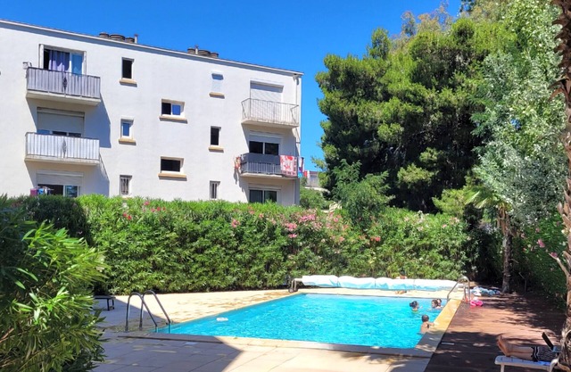 Modern T3 Apartment, Pool, Garage - Close to Beach in Canet-en-Roussillon - Sleeps 4