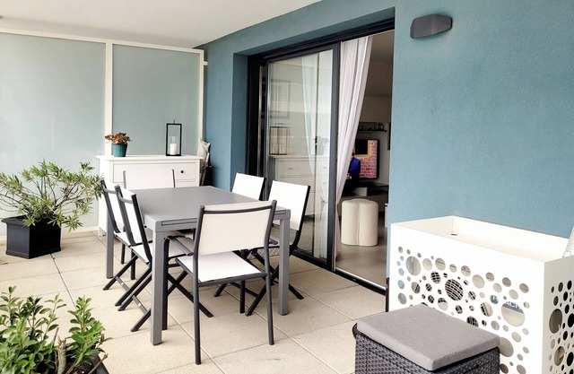 Modern T3 with AC and wifi, near port and sea, closed garage