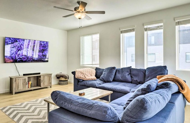 Modern Townhome - 8 Mi to Thanksgiving Point!