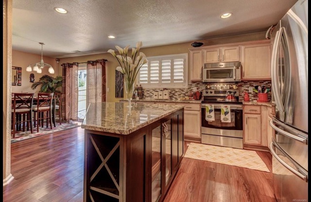 Modern townhouse located right off of 470 sleeps 8