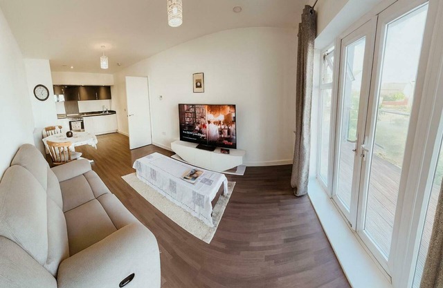 Modern two-bedroom flat, fully equipped