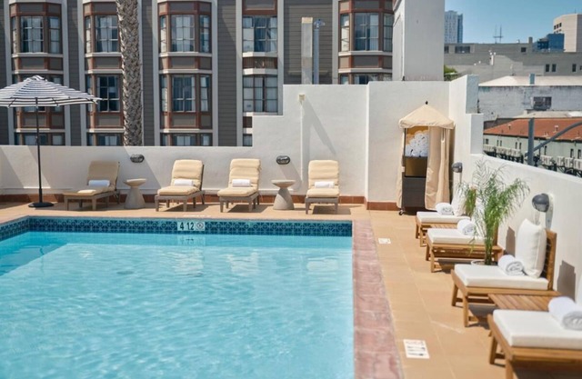 Modern Unit with Pool Access, Near Union Square & Civic Center