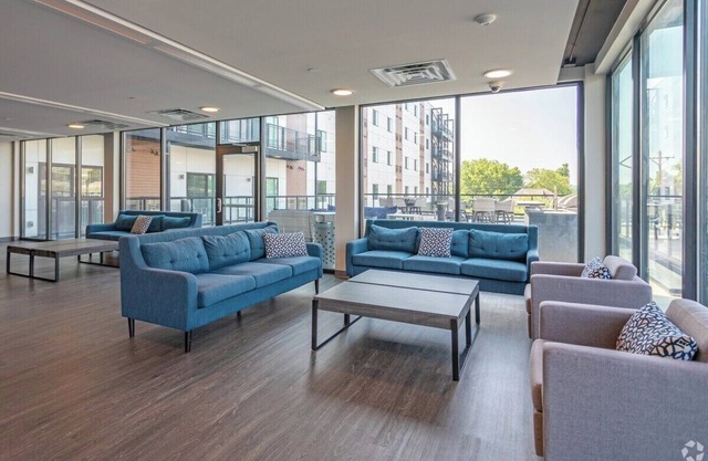 Modern Urban Loft - Close to Mayo Clinic, Free Parking!