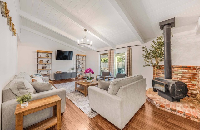 Modern Valley Oasis! Pet-friendly & Walkable to DT