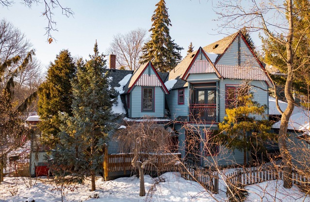 Modern Victorian on private secluded lot, spectacular views, centrally located!