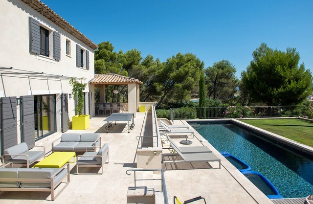 Modern villa, magnificent view, not overlooked, Golf international Pont Royal