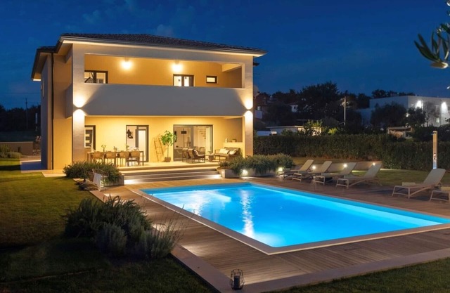 Modern Villa Amoroso in western Istria