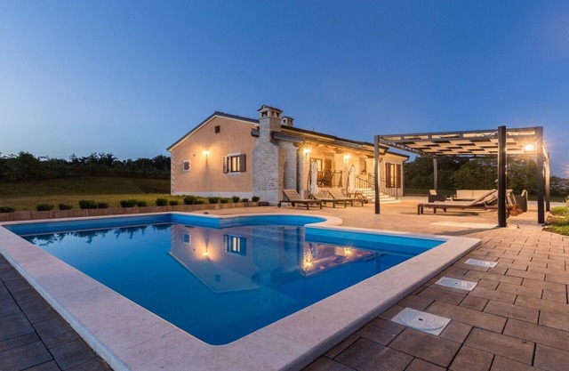Modern Villa Elida with pool