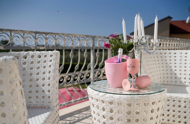 Modern villa for 12 people with pool