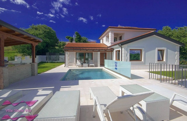 Modern villa Gloria Vita with pool in Novigrad