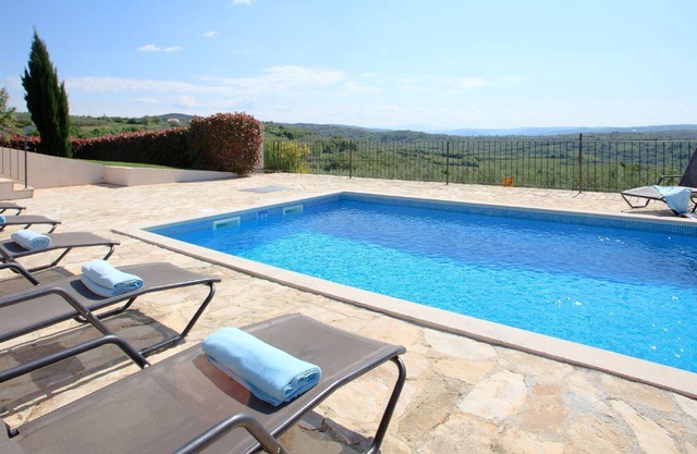 Modern Villa in Baredine with Pool