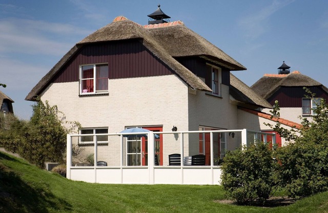 Modern villa in Makkum with garden