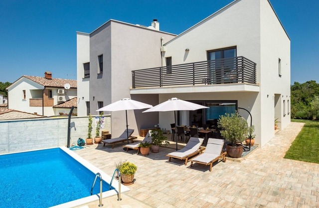 Modern Villa Leonardo with an outdoor pool