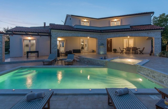 Modern Villa Melli with a pool, Whirlpool and panoramic View
