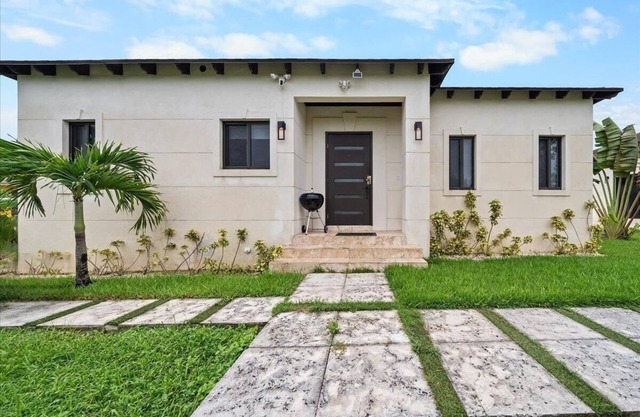 Modern villa near the beach