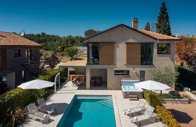 Modern villa Vallis with pool and jacuzzi in Porec