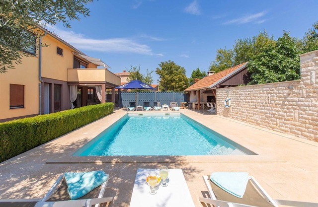 Modern villa with 3 bedrooms and private pool in Marčana