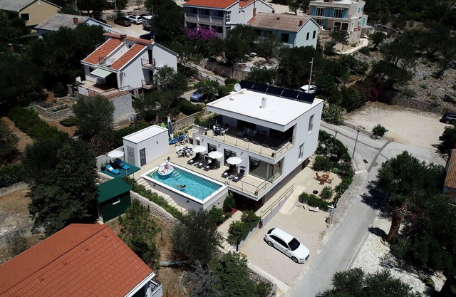 Modern Villa with Pool & Sea View-40m to the Beach