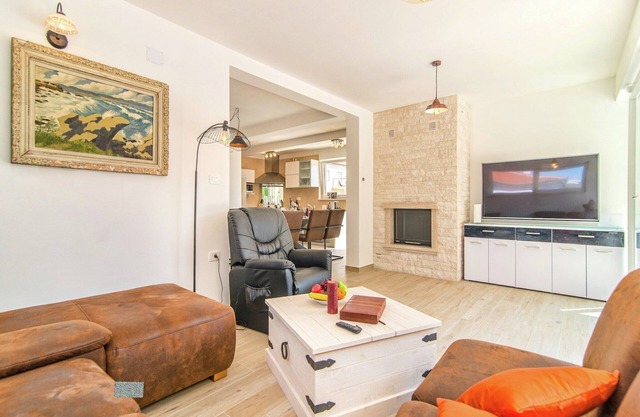 Modern villa with private pool and bubble bath