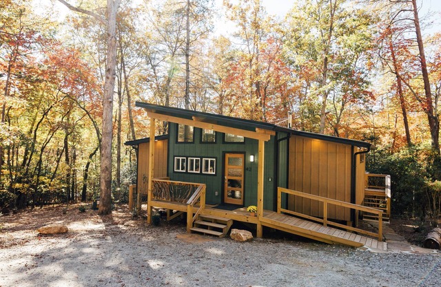 Modern Wheelchair Accessible Cabin in the Woods 2/2