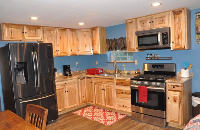 "Modern Yet Country" Wiener Dog Barn Apt Near Attractions