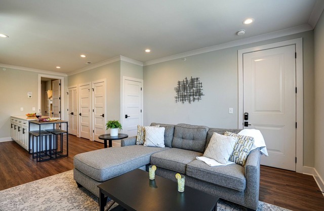 Modest Melrose - 5 Mins to Broadway - Rooftop Deck