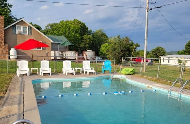 Mom's Heide-Way, quaint country escape from the DMV