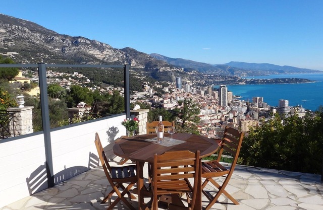Monaco1.5km/25 km of Monaco-Bordighera panorama/Furnished tourist accommodation */Garden