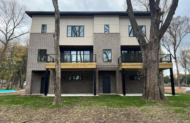 MONKEY ISLAND LAKE VIEW CONDO, DECK WITH FIRE PIT+GRILL West
