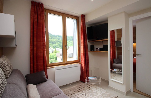 Mont-Dore: Stylish 1BR Apartment with Parking - Close to Thermes & Shops